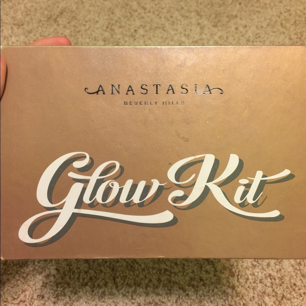 Anastasia Beverly Hills glow kit highlight palette